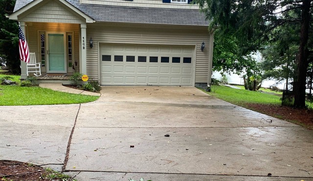 Recently updated. Year Round Waterfront Lakehouse - Whitt's End