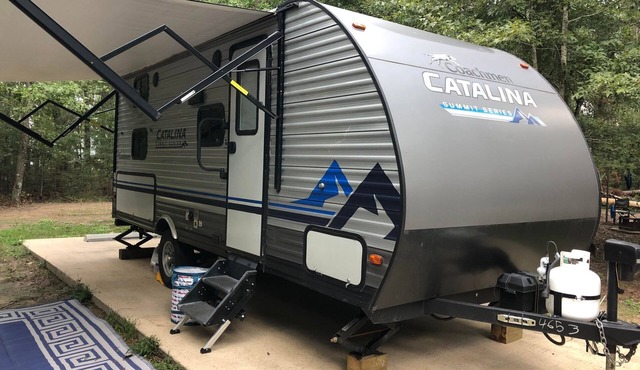 Reds Coachmen Catalina Summit Series 7 184BHS Travel Trailer