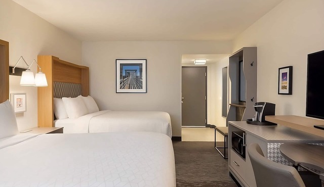Relax and Unwind! 3 Family-friendly Units! Indoor Pool, Close to Fort Worth Zoo!