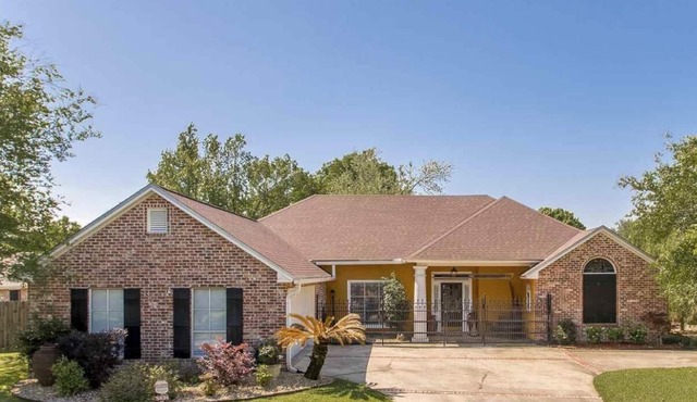 Relaxing, Convenient, Comfortable 3 BR House