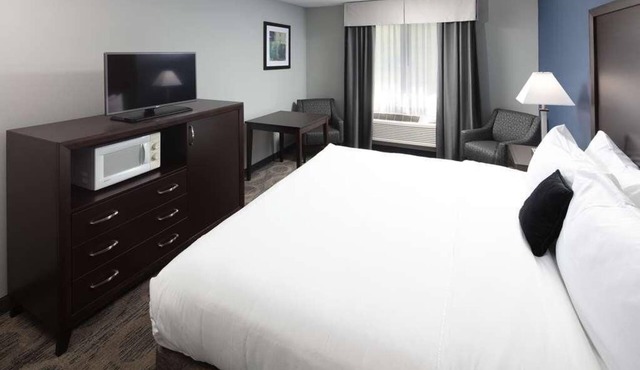 Relaxing Getaway! Free Breakfast, Minutes to Sequim State Park!