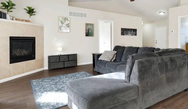 Relaxing Private Getaway in Beautiful Pueblo!