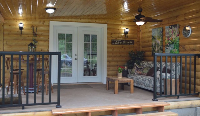 Relaxing, spacious cabin w/hot tub and Starlink's high-speed internet service