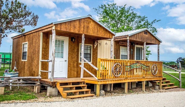 Relaxing Waterfront Cabin Getaway for Families and Couples in Medina, Texas