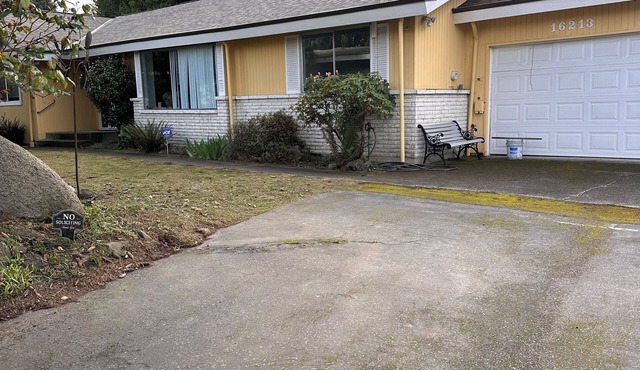 Remodeled 5BR - 5-Bed, Marble Baths, Near SeaTac Airport. Spacious vacation home