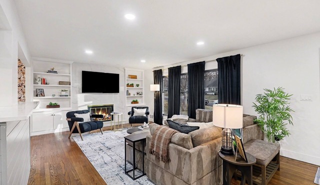Remodeled Home~King Beds~Hot Tub~Firepit~Games by PV Shops & Downtown OP