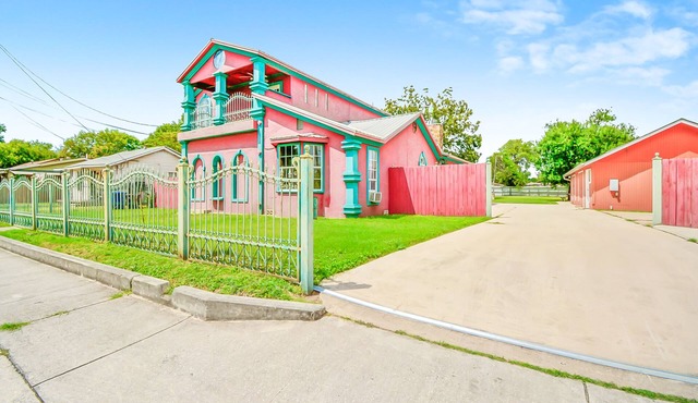 Remodeled Spanish Villa - 5 min from downtown & Pearl!