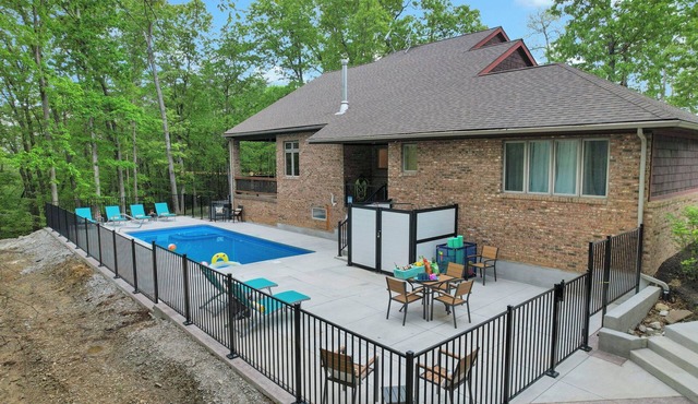 Rickenbacker Ridge sleeps 13 w/heated pool+hot tub+firepit+game room !