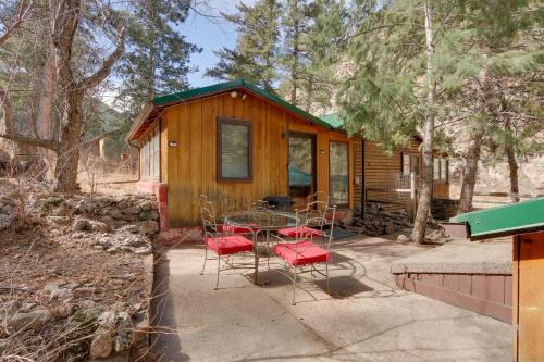 Riverfront Drake Home - 10 Mi to Estes Park!