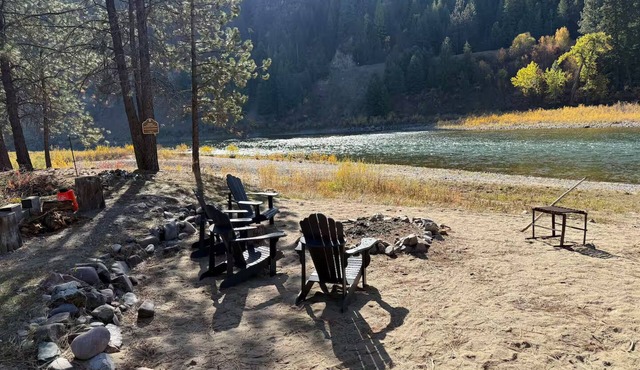 Riverfront Home On the Beautiful Clark Fork River Sleeps 8 Relax and Unwind