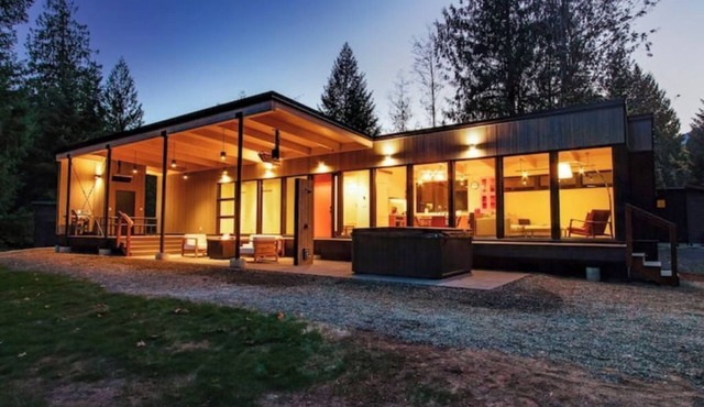 Riverside Escape/Hot Tub