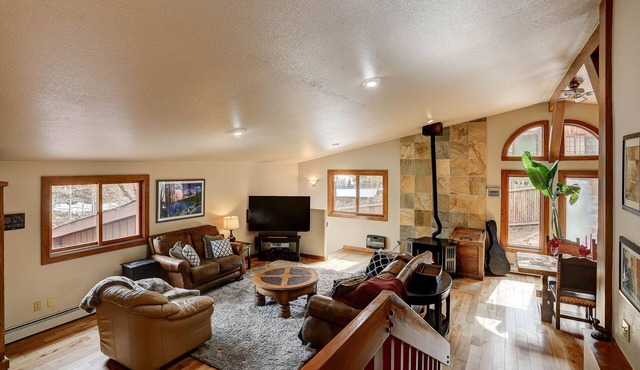 Riverside Lodge - Relaxation in a Historic Setting