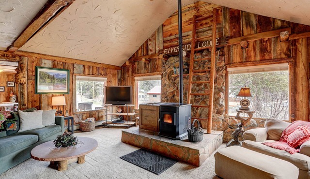 Riverside Mountain Lodge Retreat - Historic Lodge