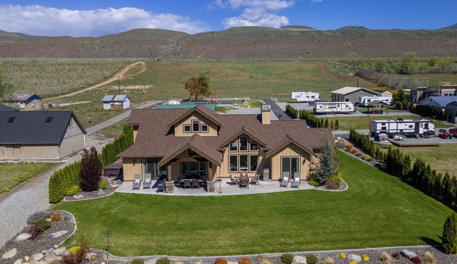 Riverside Pickleball Retreat with Hot Tub and Dock
