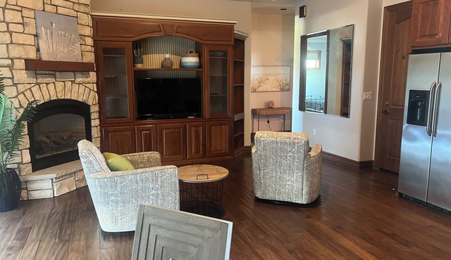 Romanic Getaway! River Front Property with View of the Columbia River