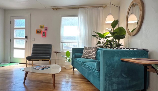 Ruby Bungalow- Private Entrance + Yard