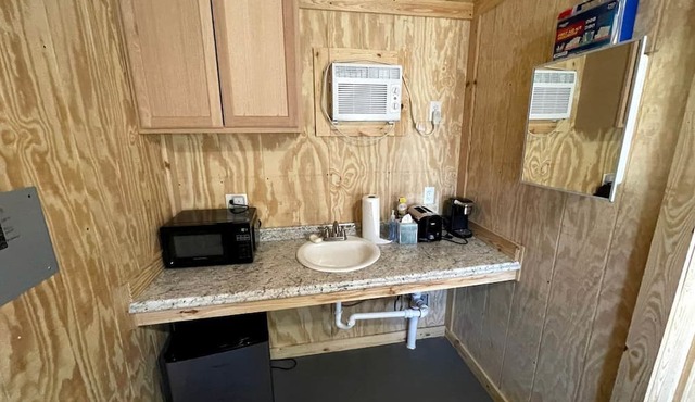 Rustic Cabin for Memorable Glamping Experience in Jacksboro, Texas