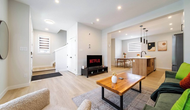 RusticModern3CornerSuite | KingBED | Parking | WEM | wifi in Edmonton