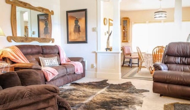 Sass House, Cozy 2 Bdrm Home! Fire Pit, Pets Stay Free!