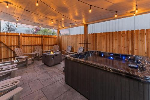 Sauna Hot Tub Family Friendly & Game Room