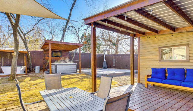 Sauna, Hot Tub & Outdoor Fun: Oklahoma City Home!