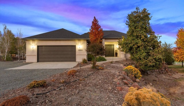 Scenic Views Home, Gorgeous Views! 4 Bdrm, 4 Bath, Local Golfing 50% Off!