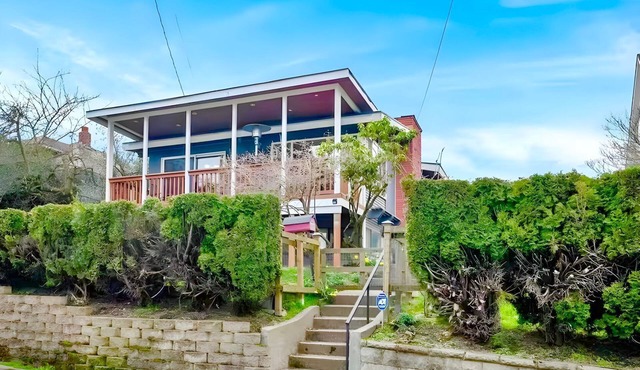 Seattle Group Home | Lake Views & Near SeaTac