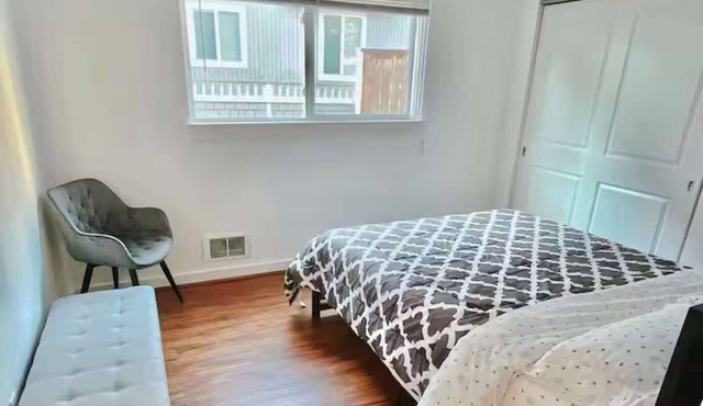 Seattle luxury 4 Suites Retreat - Sophisticated Urban Living w Space, Style, and unmatched Comfort