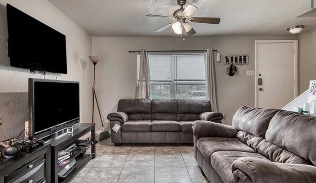 Secluded 2BR Townhome Steps from Northgate & A&M