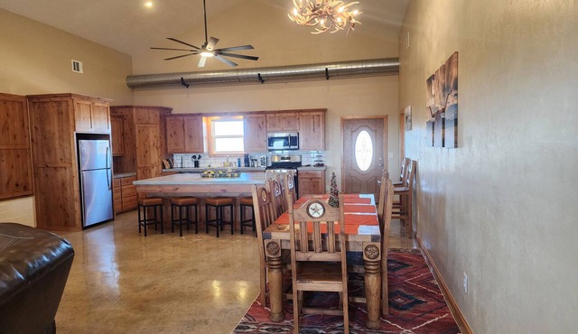 Serene 3-bedroom 2 bath house with AC. Close to Hiking and Fishing. Furnished