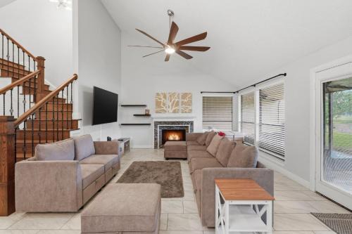 Serene Waterfront Haven Spacious 3BR in Newport