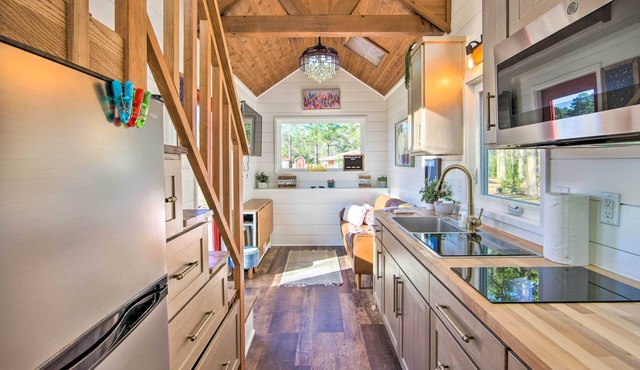 Shared Dock & Lake Access: Daingerfield Tiny Home