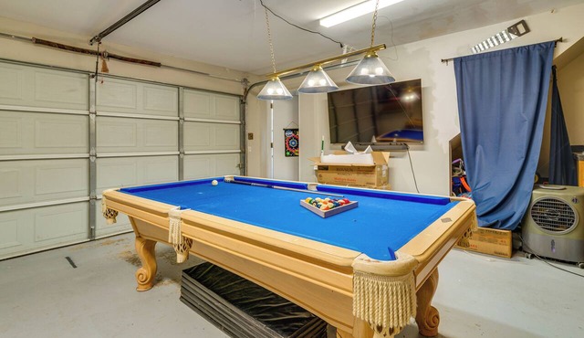 Shared Game Area! Tomball Apt 7 Mi to Downtown