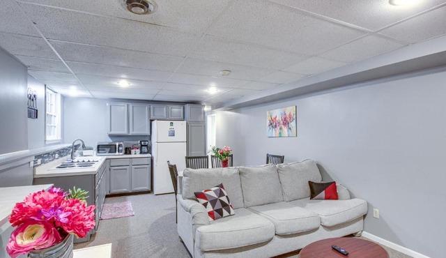 Shawnee Vacation Rental ~ 11 Mi to Kansas City!