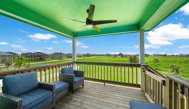 Short Walk to Beach, Pet Friendly, Water Views!