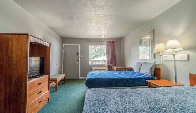 Simple 2 Full Beds Near Scenic Outdoor Spots - 2 Rooms