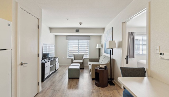 Simplicity At the Rim 1419 I Spacious 1 Bed 1 Bth