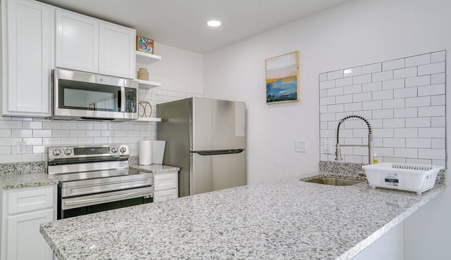 Sleek + Modern El Paso Retreat ~ 6 Mi to Downtown!