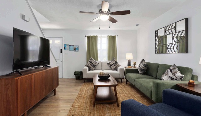 SLEEPS 10 FencedYard MAJOR INTERNATIONAL SPORTING EVENT Futbol TVS