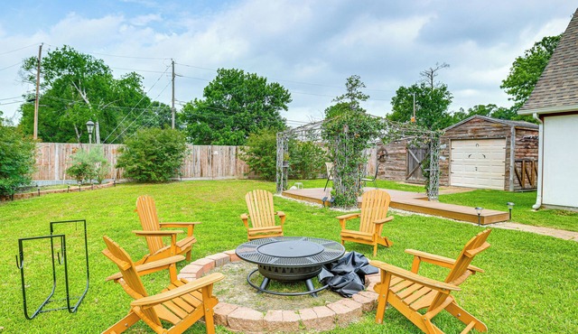 Soccer Fan Ready 8BR Home - IAH/Stadium: Sleeps 17