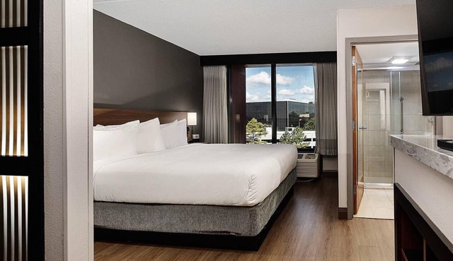 Sonesta Select Houston Iah Greenspoint