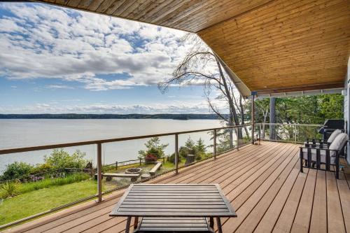 South-Facing Herron Island Retreat w/Sound Views!