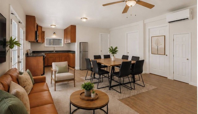 Spacious 2-bedroom coastal retreat. Near Surfside Beach and Fishing