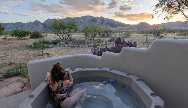 Spacious 2BR Getaway w/Hot Tub