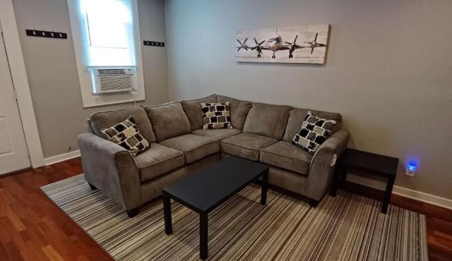 Spacious 2BR South Side Retreat - Free Parking - Fast WiFi in Pittsburgh