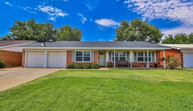 Spacious 3-bedroom house close to Texas Tech. Great neighborhood!
