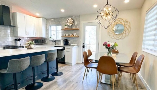 Spacious 3bed/2bath Home by downtown & UNL. Fire pit and Ping Pong & Swing set!