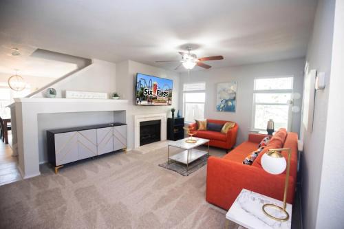 Spacious 3BR Near UTSA and Six Flags Sleeps 10