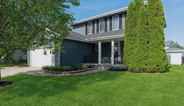Spacious 4 - bedroom 2 king beds