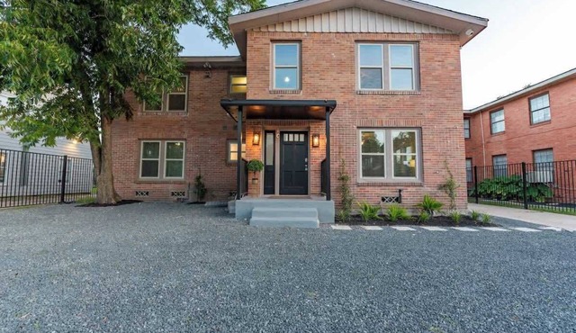 Spacious 4-Bedroom Duplex in the Heart of Houston